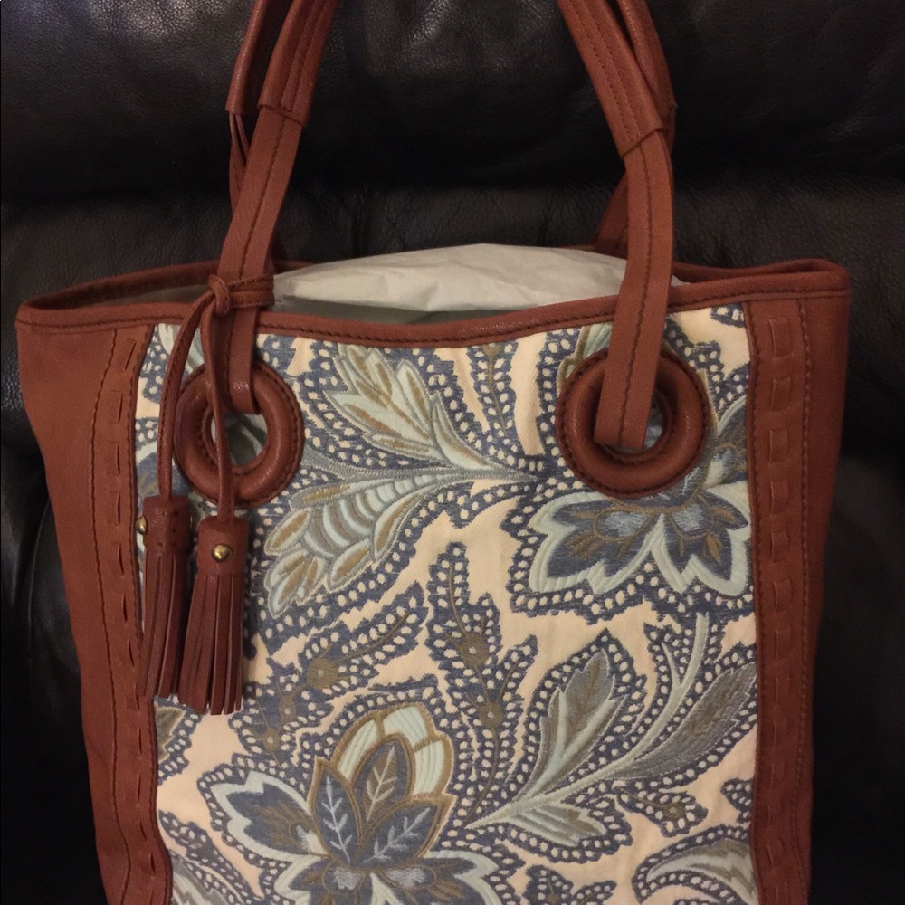 Classic Women’s Tote by Isabella Flore